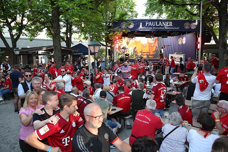 FC Bayern München ist Deutscher Meister 2022: Paulaner Fanfest im Biergarten des „Paulaner am Nockherberg“ mit den Bayern am 14.05.2022 (Foto: FCB Media)